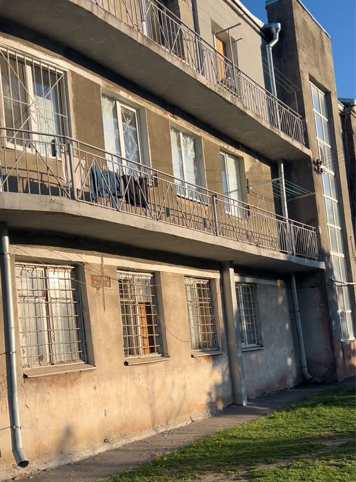 Продам в розтермінування / кредит/ 2-х кімнатну гостинку з мож с/у