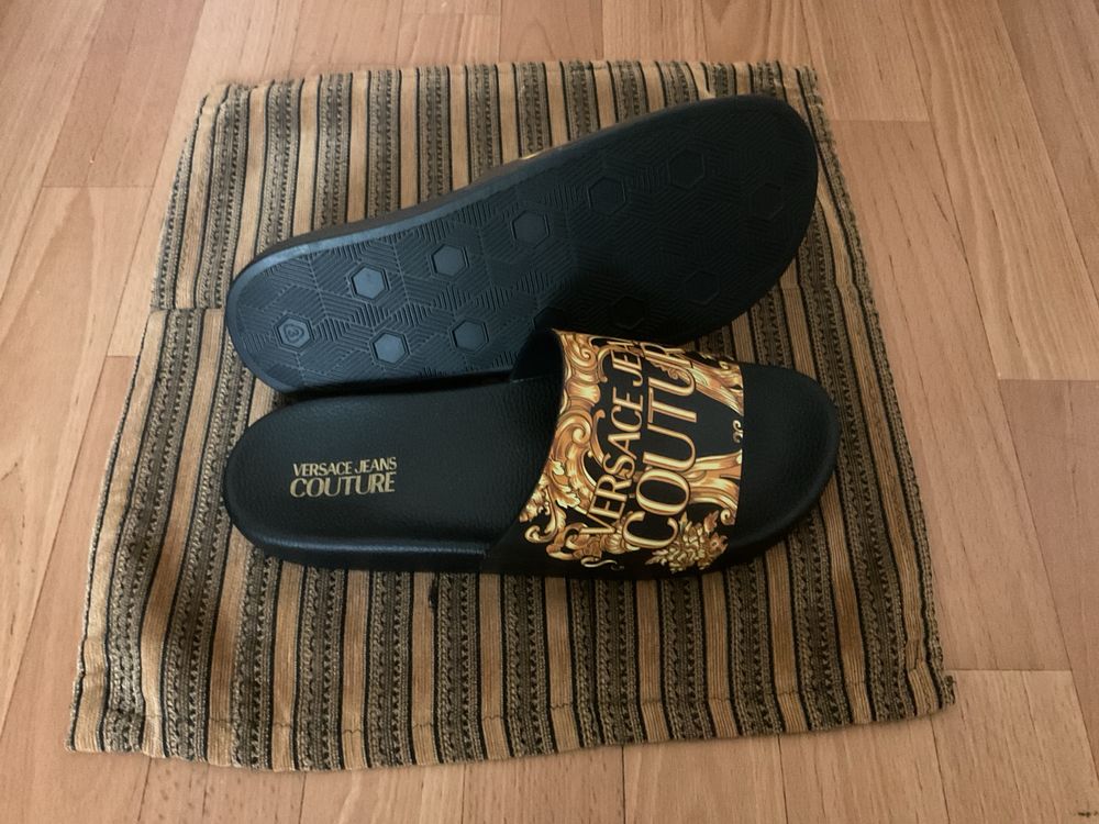 Оригинальные тапочки Versace