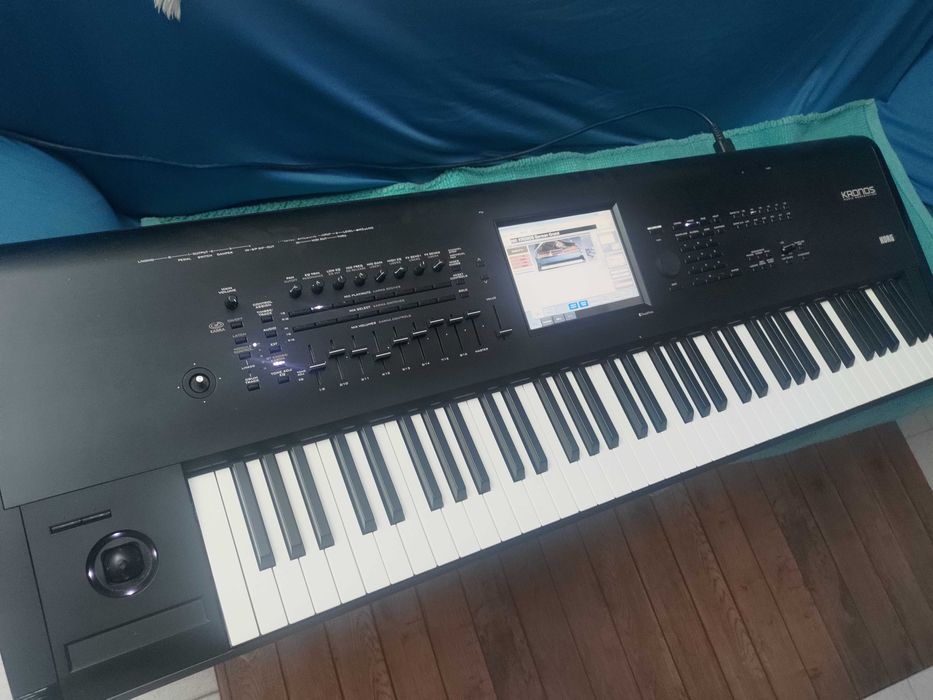 Korg Kronos 73 (Music Workstation)