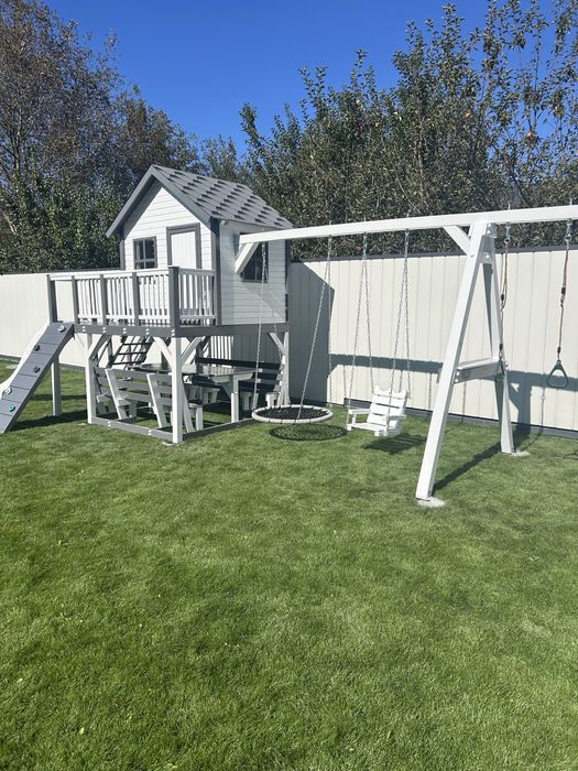 Дитячий будиночок гірка скеледром гойдалки столик лавочки майданчик