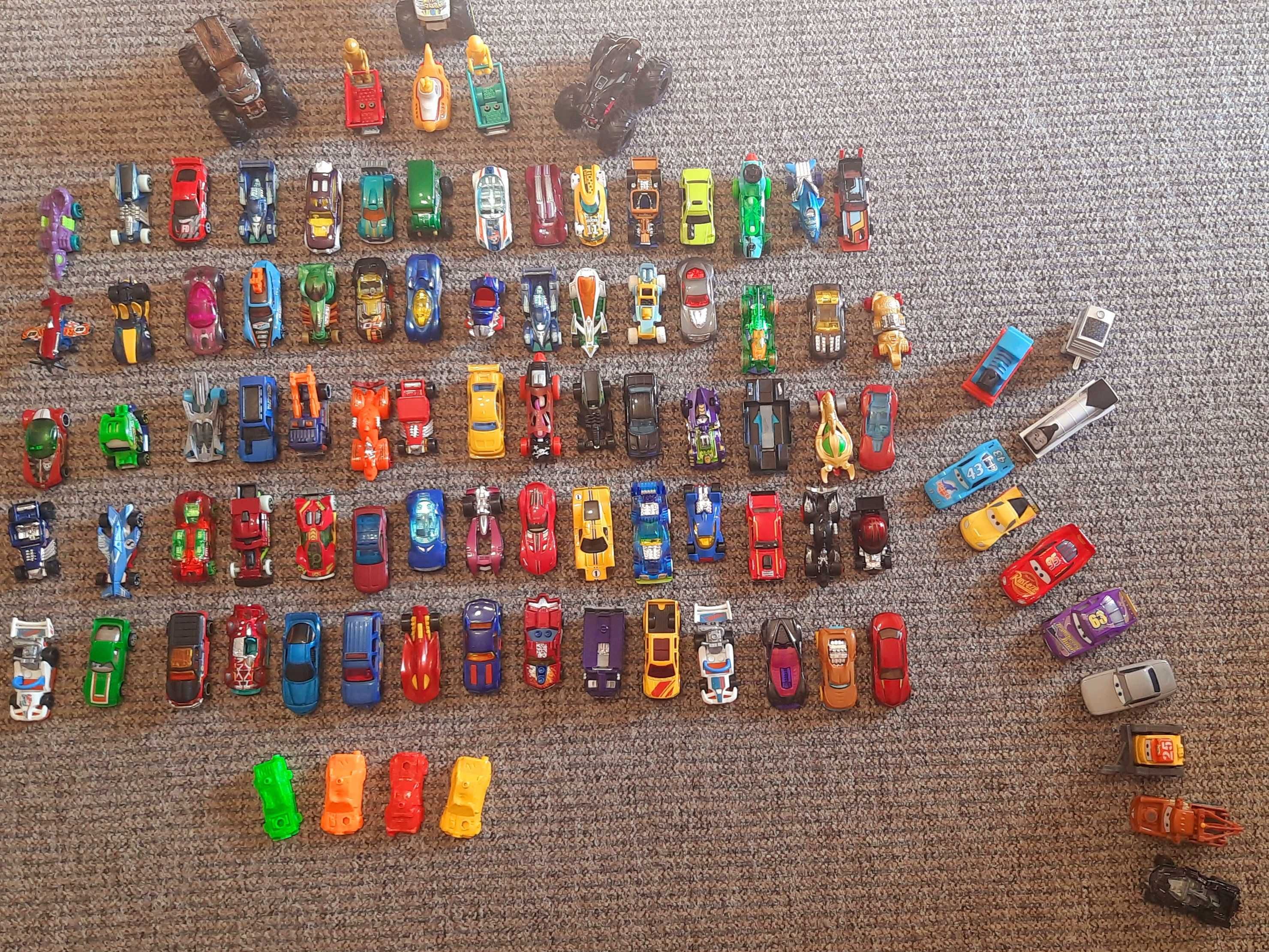 Samochodziki HOT WHEELS