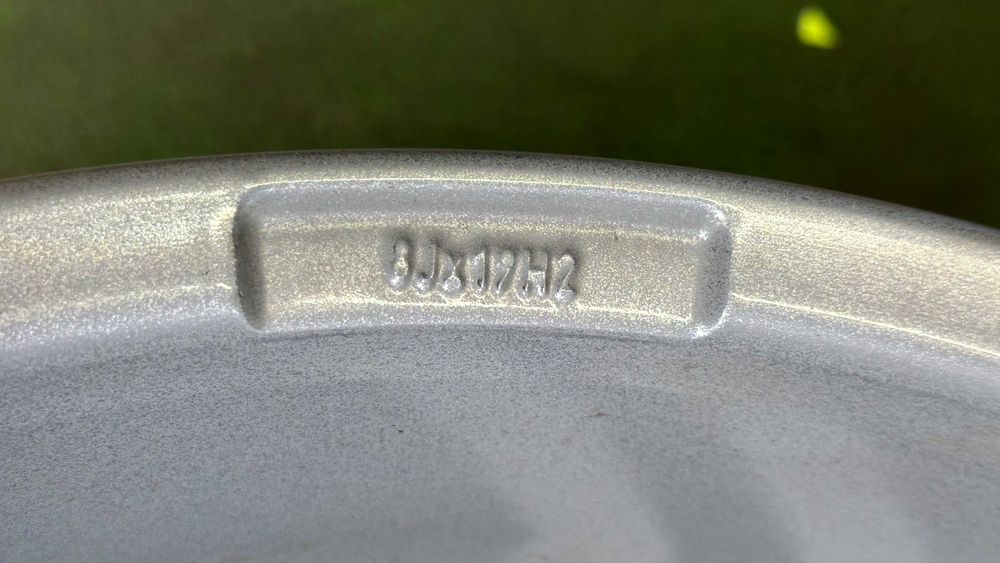 Felgi aluminiowe 19" Dezent 8Jx19H2 5x112x66,6 ET39 4x Mercedes Audi