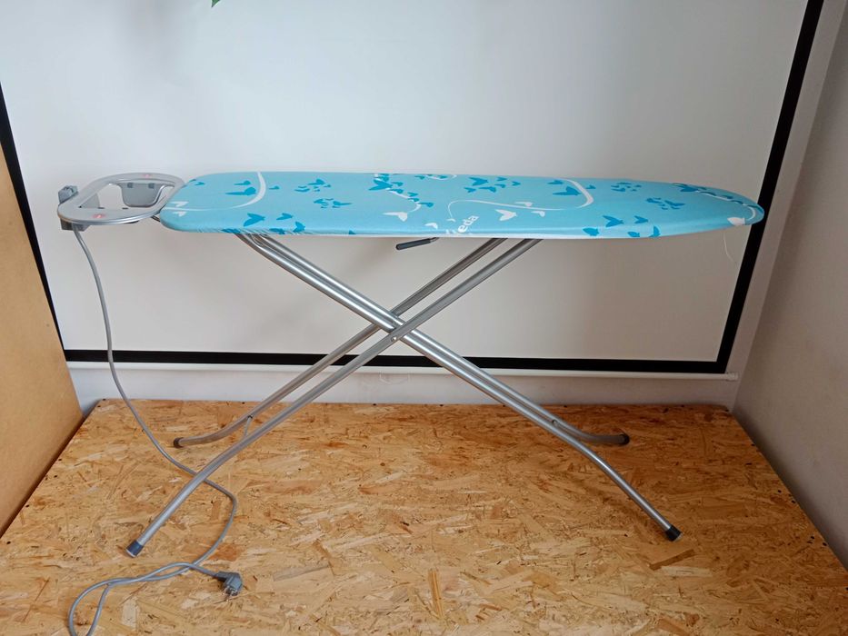 Vileda Deska do Prasowania z Podstawką na Żelazko i Gniazdkiem