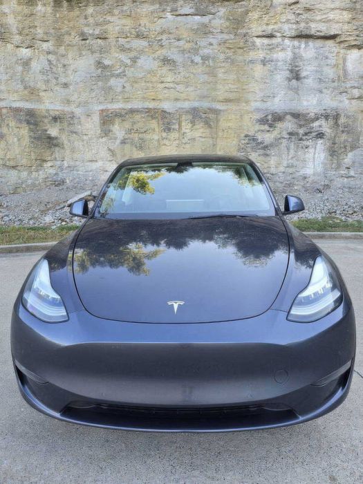 Tesla Model Y      2021
