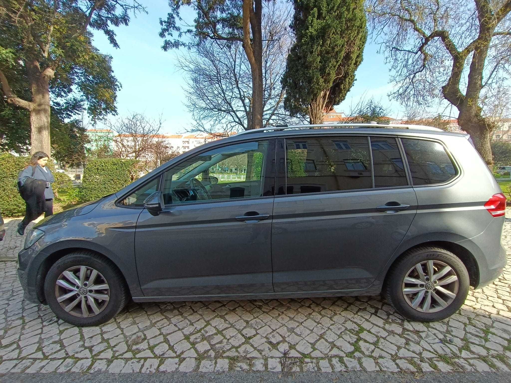 Volkswagen  Touran 1.6 TDI Blue Motin Confortline - 7 Lugares