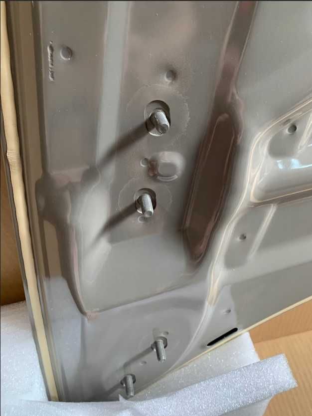 Капот Tesla Model 3
