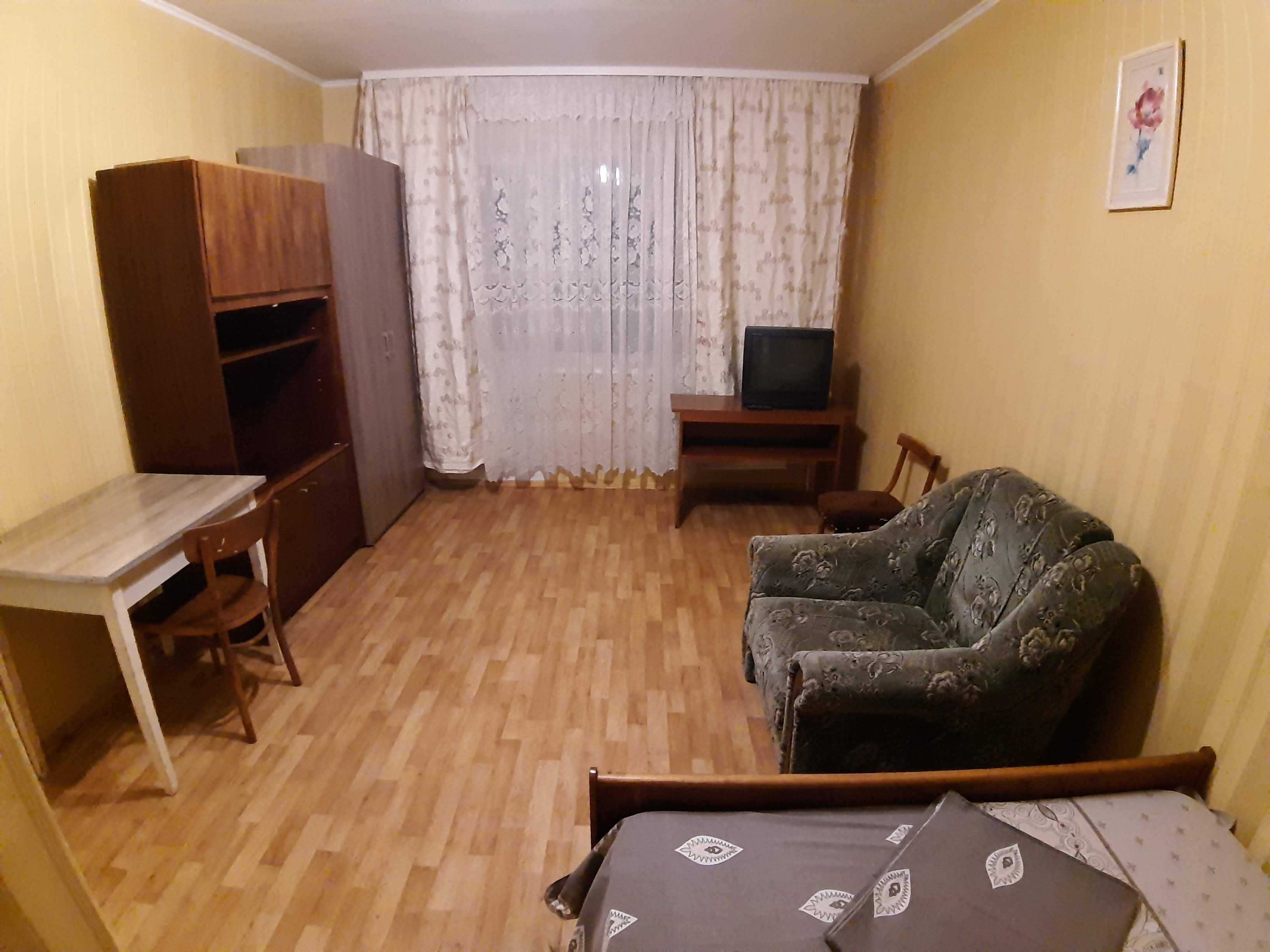 Подобово 1к квартира.  Троєщенський ринок.