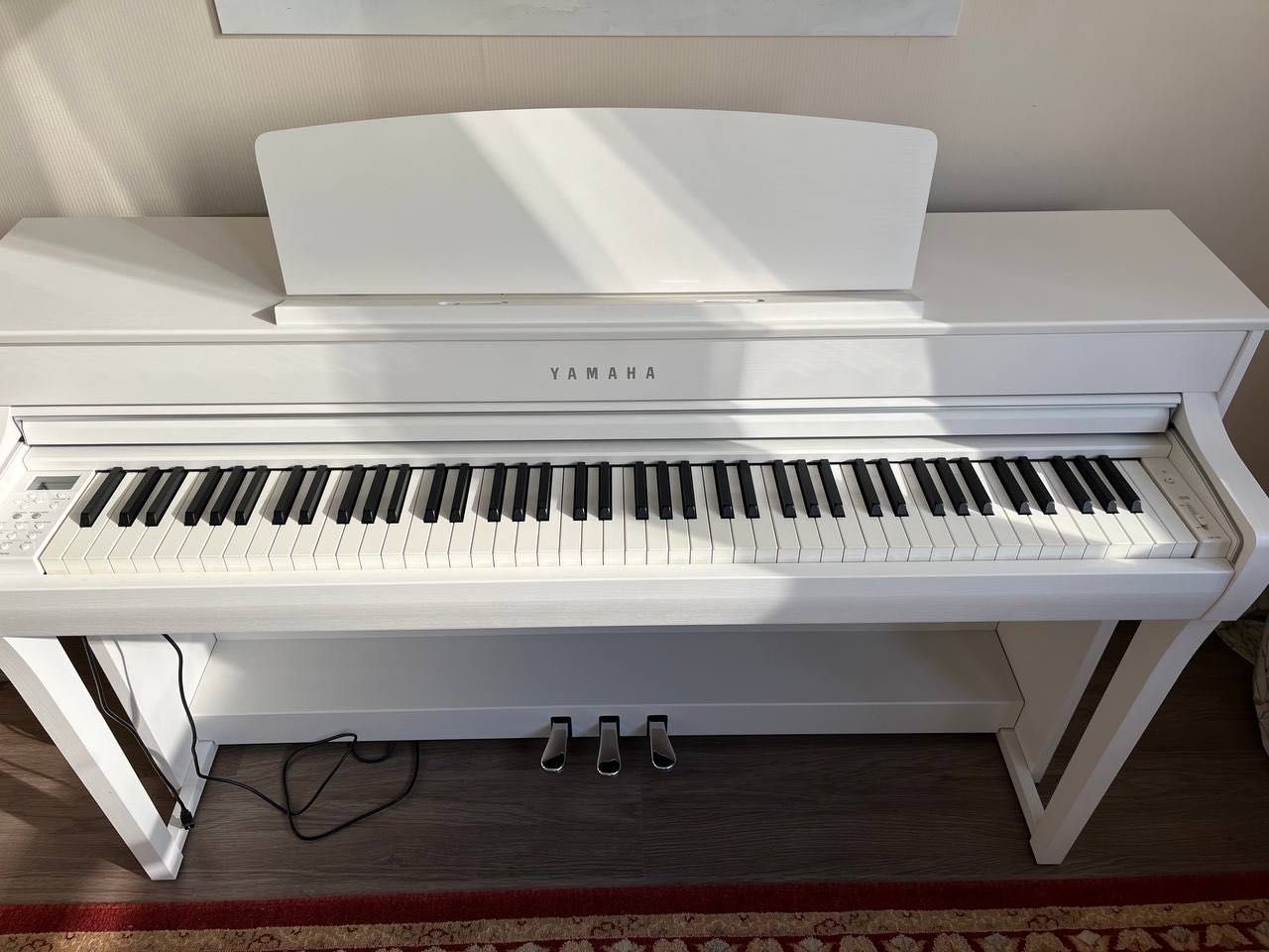 Цифровое пианино YAMAHA CLAVINOVA CLP-745 (WHITE) + блок питания