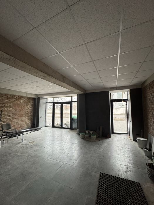 Оренда фасадних комерційних приміщень 100м2 та 450м2 Луцьк