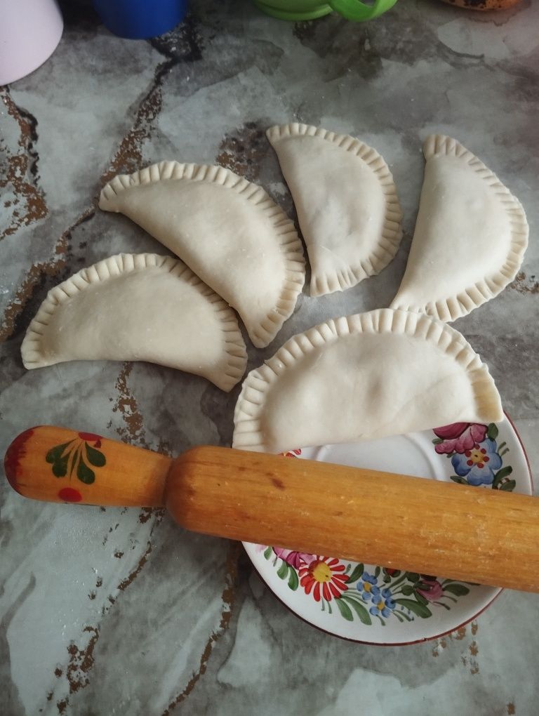 Пельмені, чебуреки, вареники, голубці, перчик з начинкою.