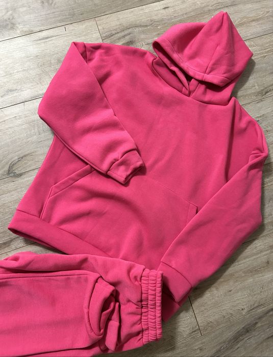 Жіночий спортивний костюм