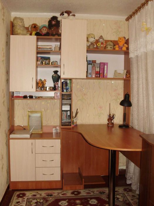 Стіл письмовий з надбудовою. Стінка. Комп'ютерний стіл зі стелажем