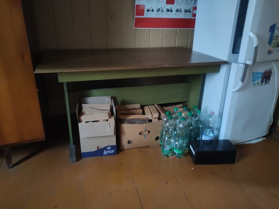 Stół w dobrym stanie