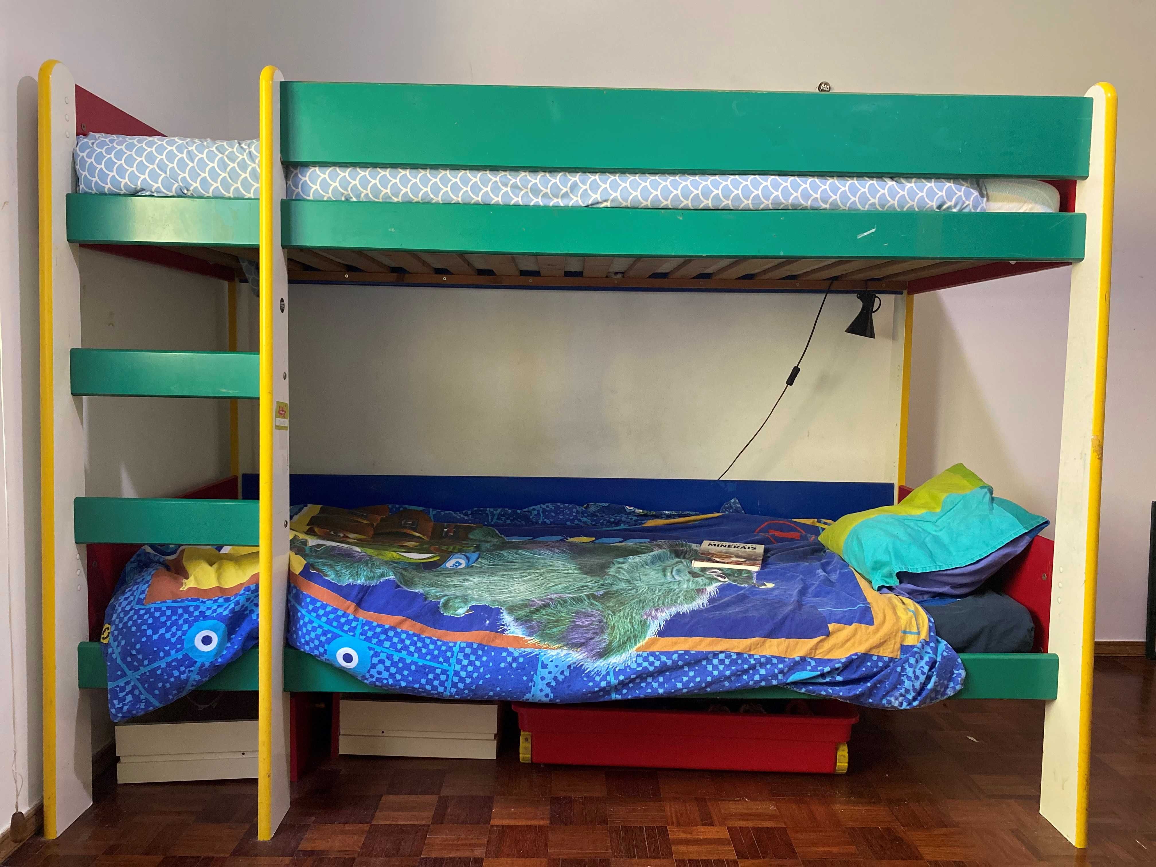 Quarto completo para duas crianças