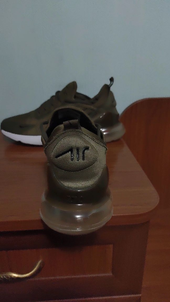 Кроссовки Nike (новые)