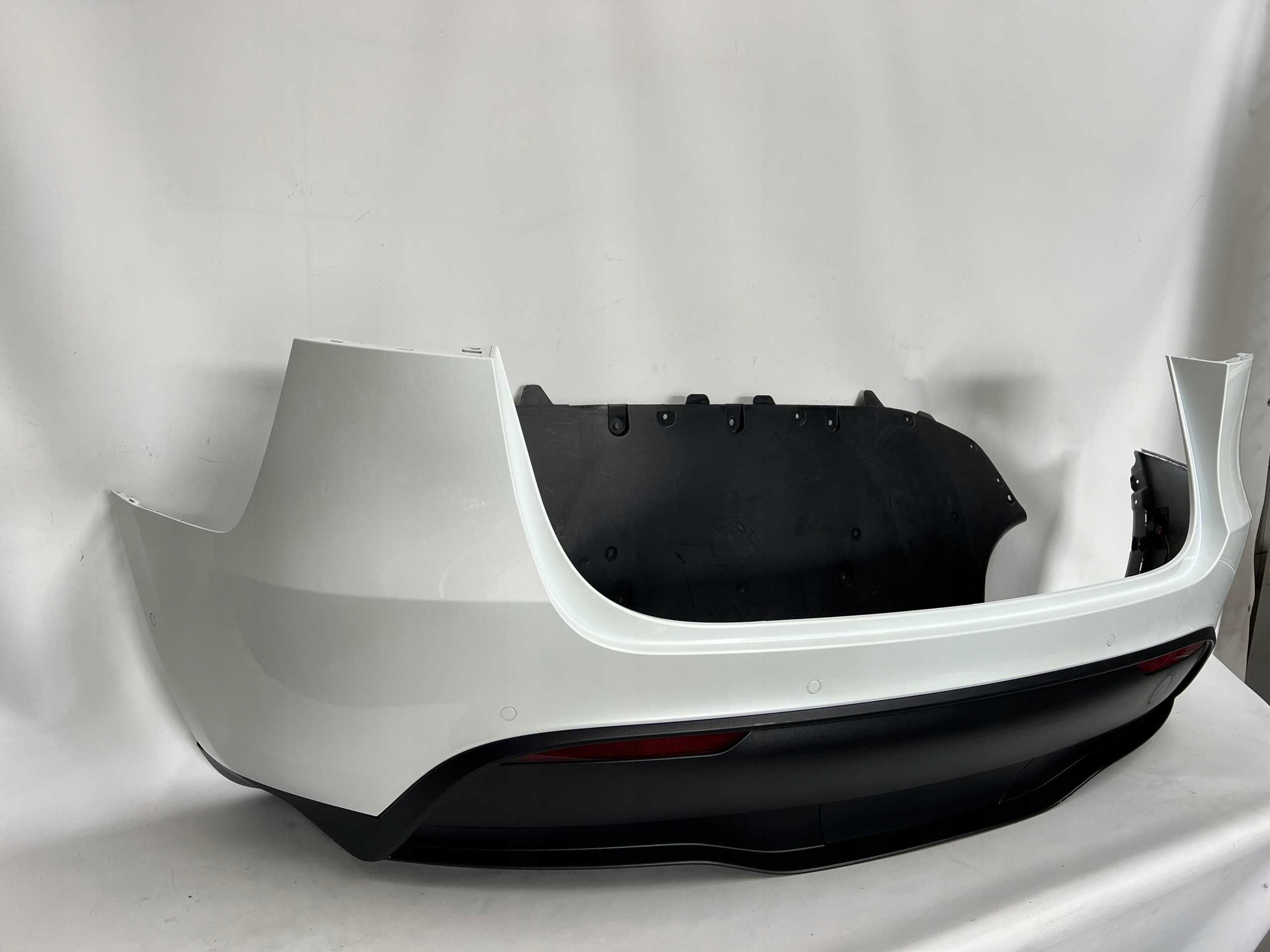 Tesla Model Y бампер задній - рест дорест