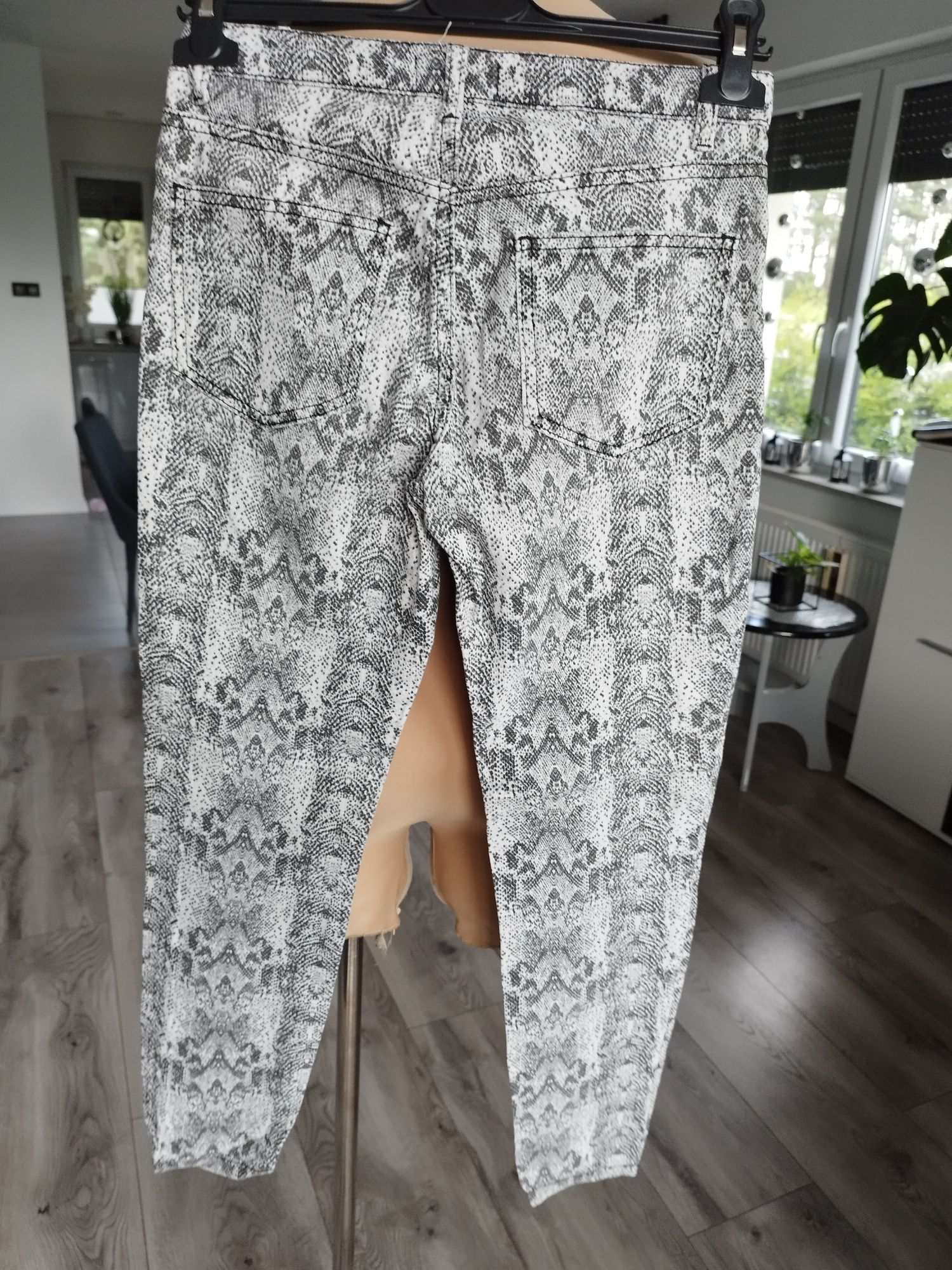 R.36 Mohito spodnie jeansy damskie wężowa skóra wężowy wzór