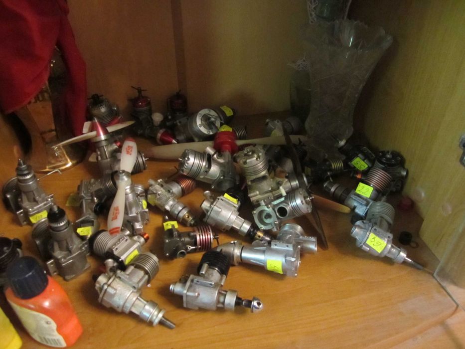 продам авиамодели, авиамодельные микродвигатели ,пропеллеры .