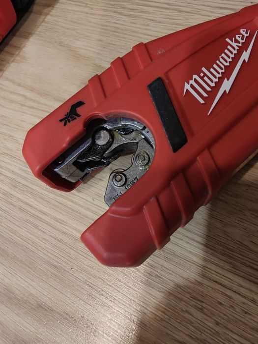 Maszyna do cięcia rur Obcinacz Milwaukee
