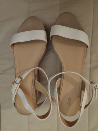 Sandálias brancas da Zara