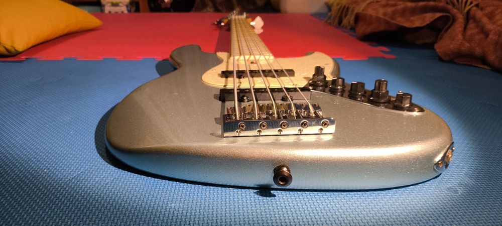 Baixo Sire v7 2nd gen 5 cordas