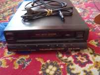 Stary odtwarzacz kaset video AIWA
