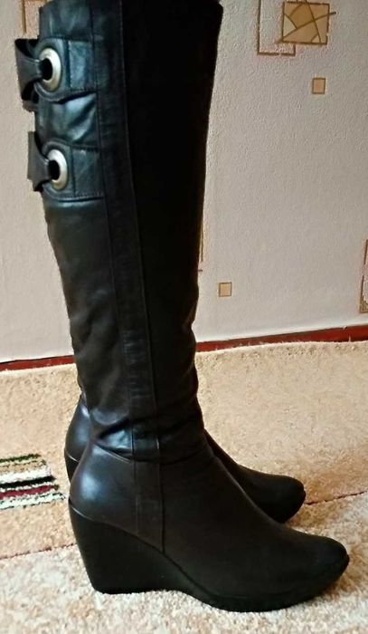 Демисезонные сапоги из натуральной кожи на девочку подростка.