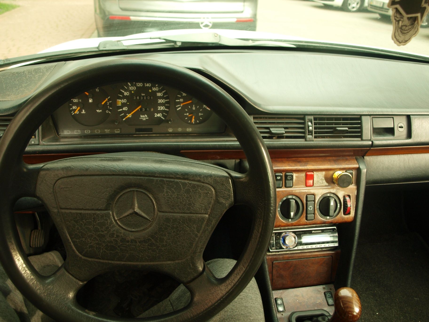 Mercedes Benz w124 2.3