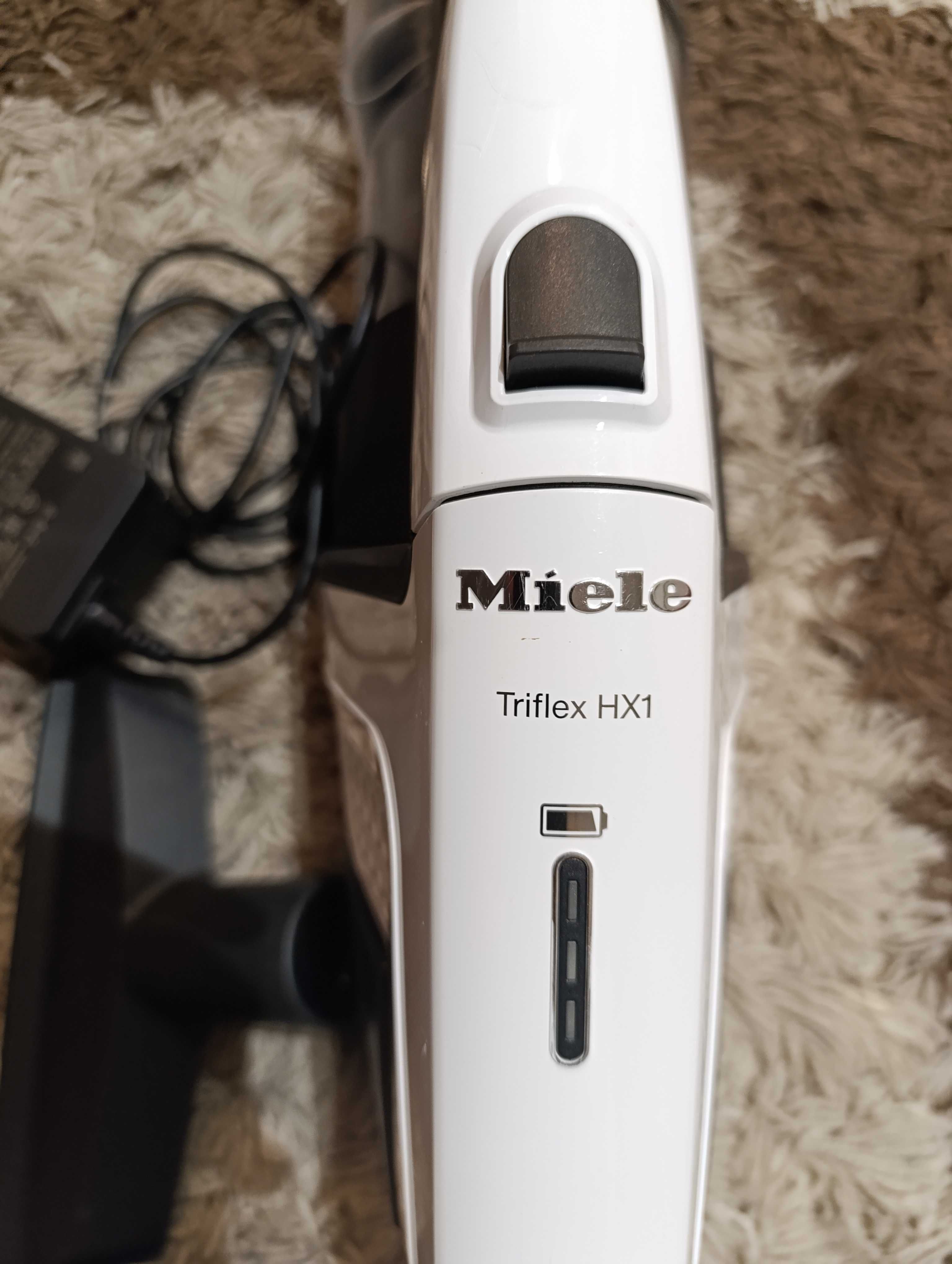 Odkurzacz pionowy ręczny Miele Triflex HX1