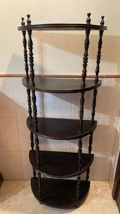 Estante em madeira usada