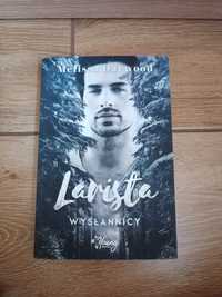 Larista seria wysłannicy Melissa Darwood