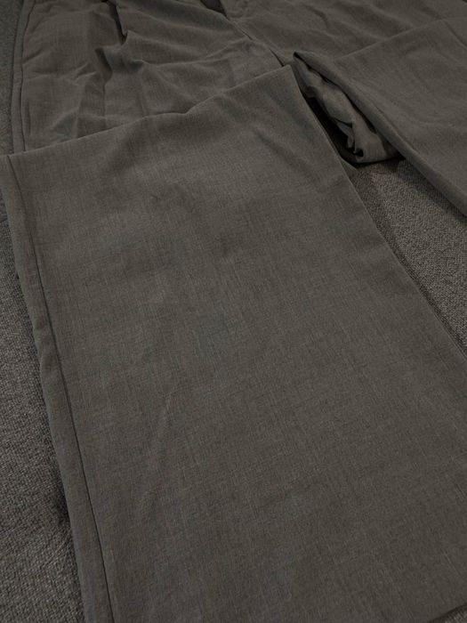 Сірі класичні брюки від Bershka