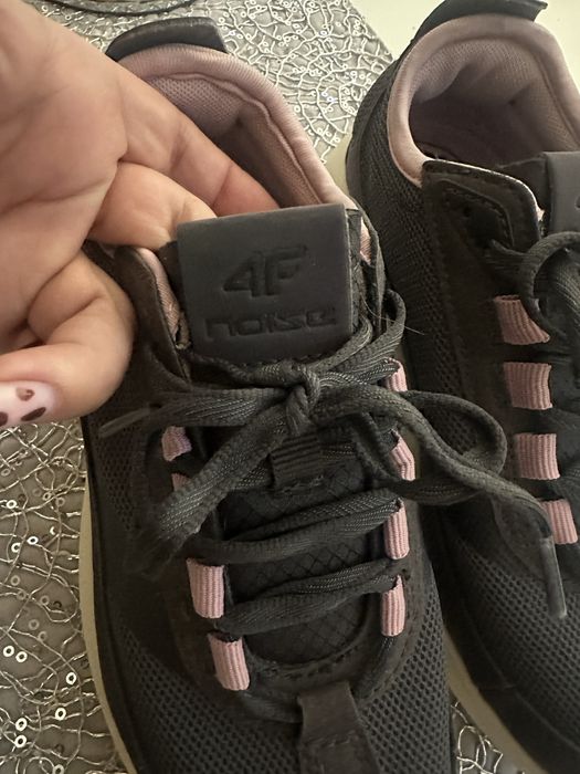 Nowe sneakersy 33 firmy 4f Noise