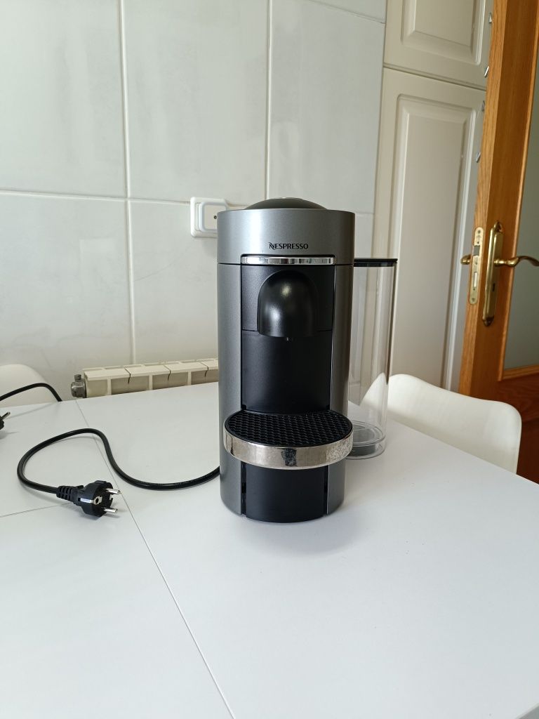 Máquina café Nespresso vertuo