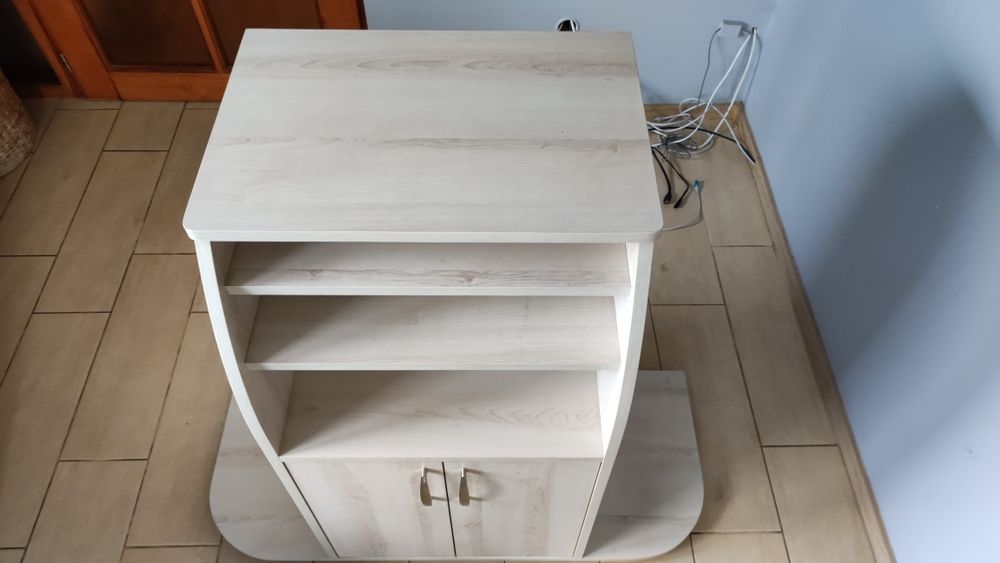 Szafka RTV z półkami na głośniki