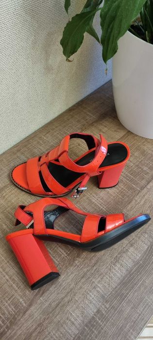 Жіночі босоніжки