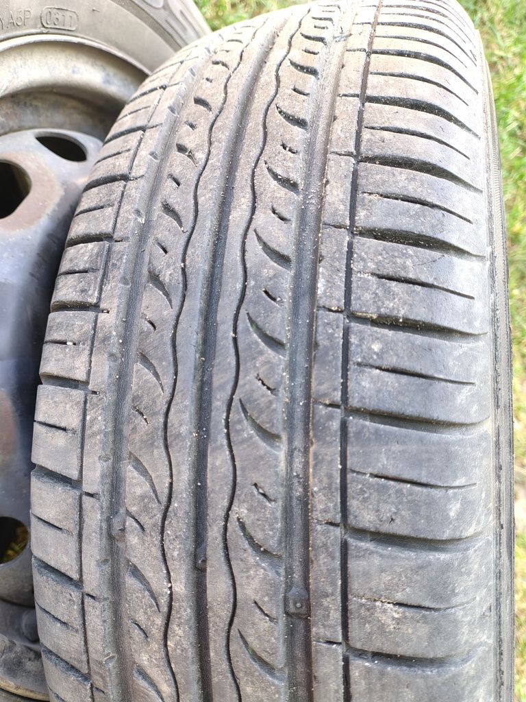 Komplet opon letnich wraz z felgami stalowymi 175/70/R13