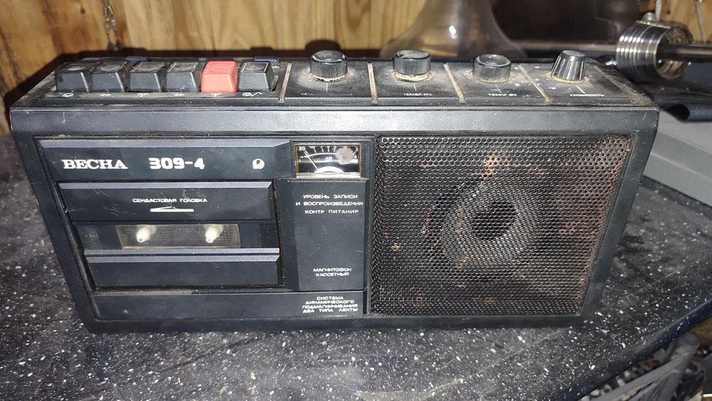 Продам старый магнитофон