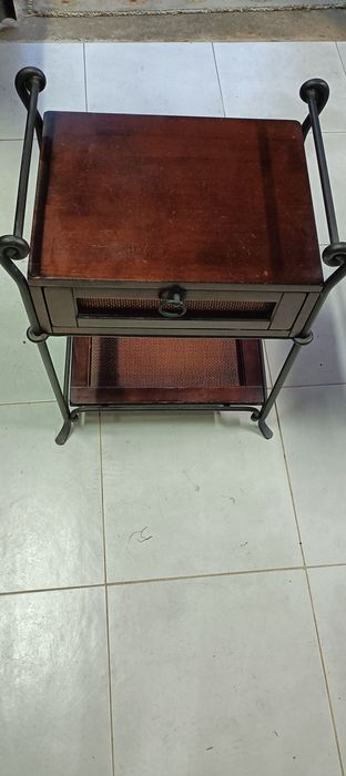 Cômoda e mesinha de cabeceira