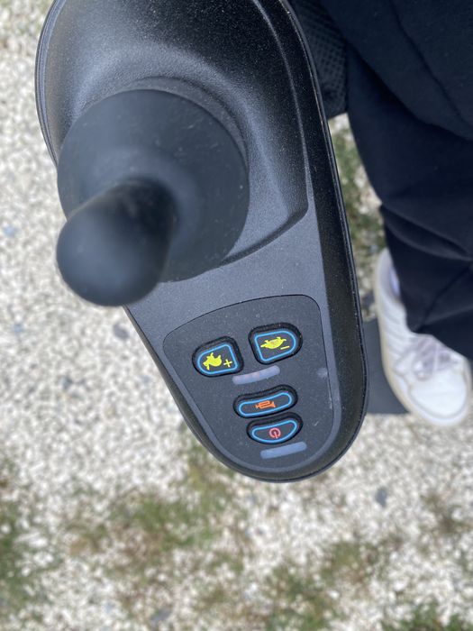 Elektryczny wózek inwalidzki antar
