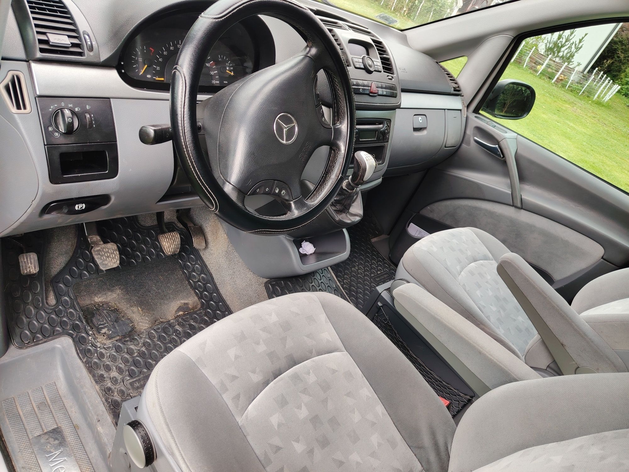Viano 2,2  150km 2004 6 osób i stolik 425k