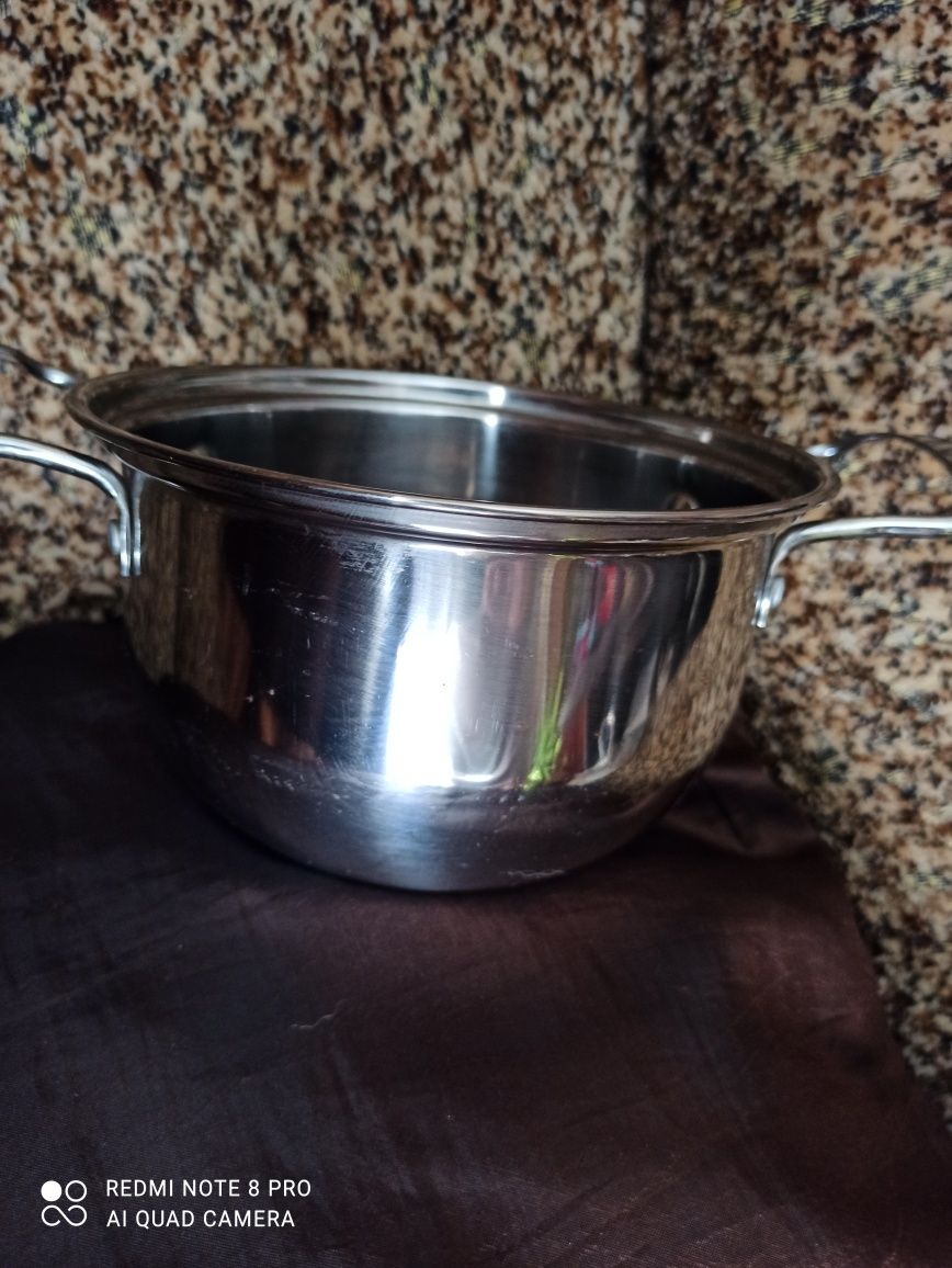 Маленькая Кастрюлька б/у ... 250грн.