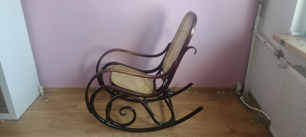 Fotel bujany drewniany