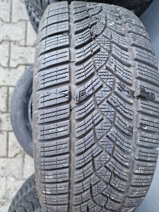 Opony zimowe Goodyear 225/50 R17