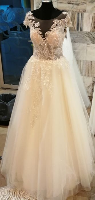 Piękna suknia ślubna