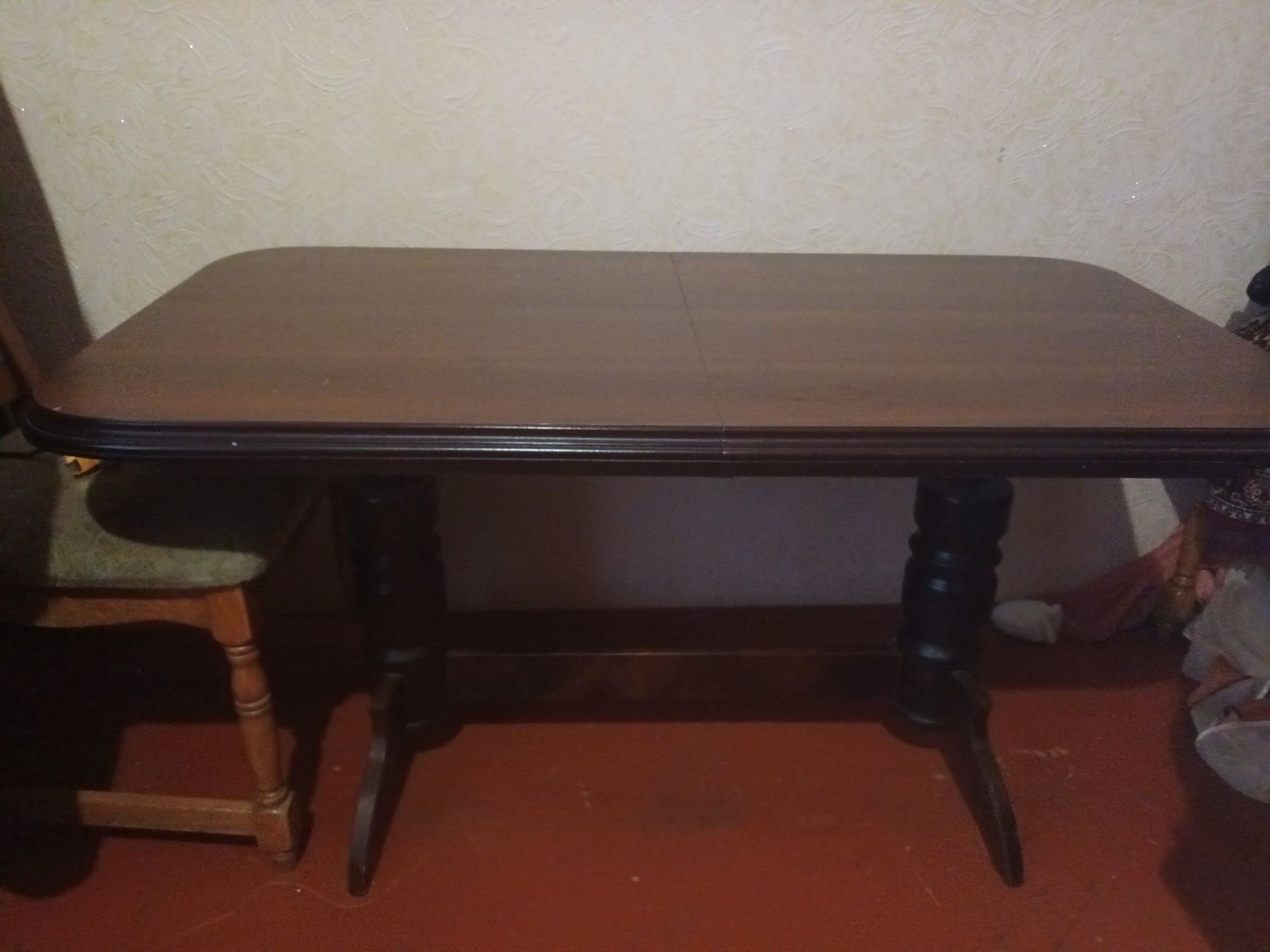 Продам стол..деревяный
