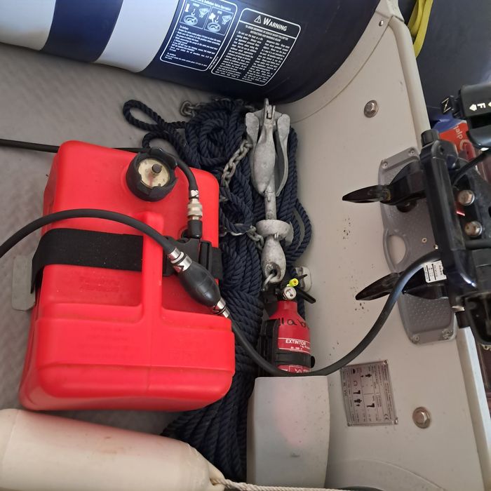 Barco pneumático versus 300