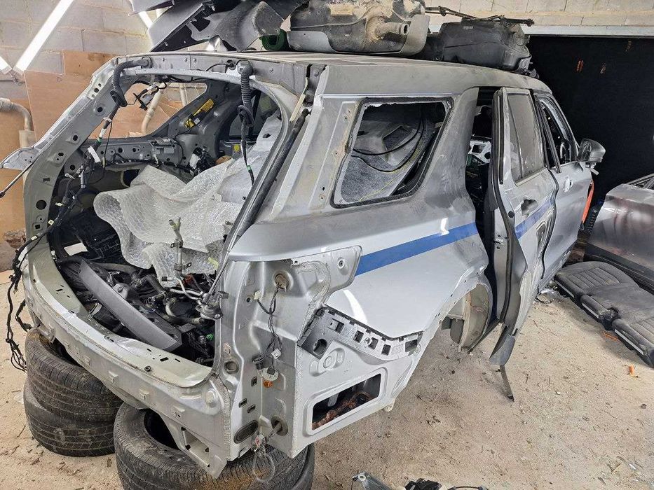 Кузов Ford Explorer 6 2020 чверть задня передня чвертка ліва права