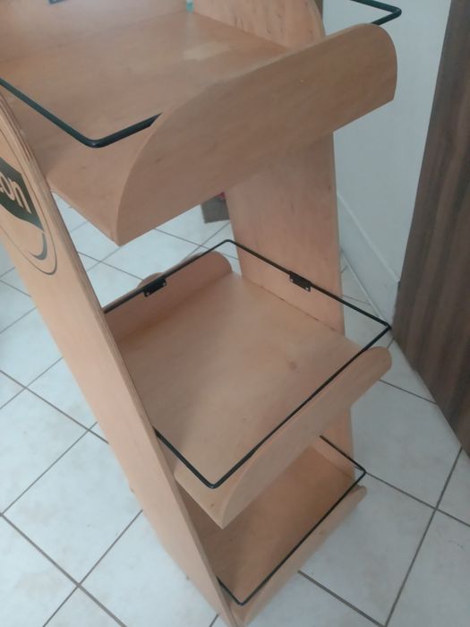 Regał drewniany firmowy