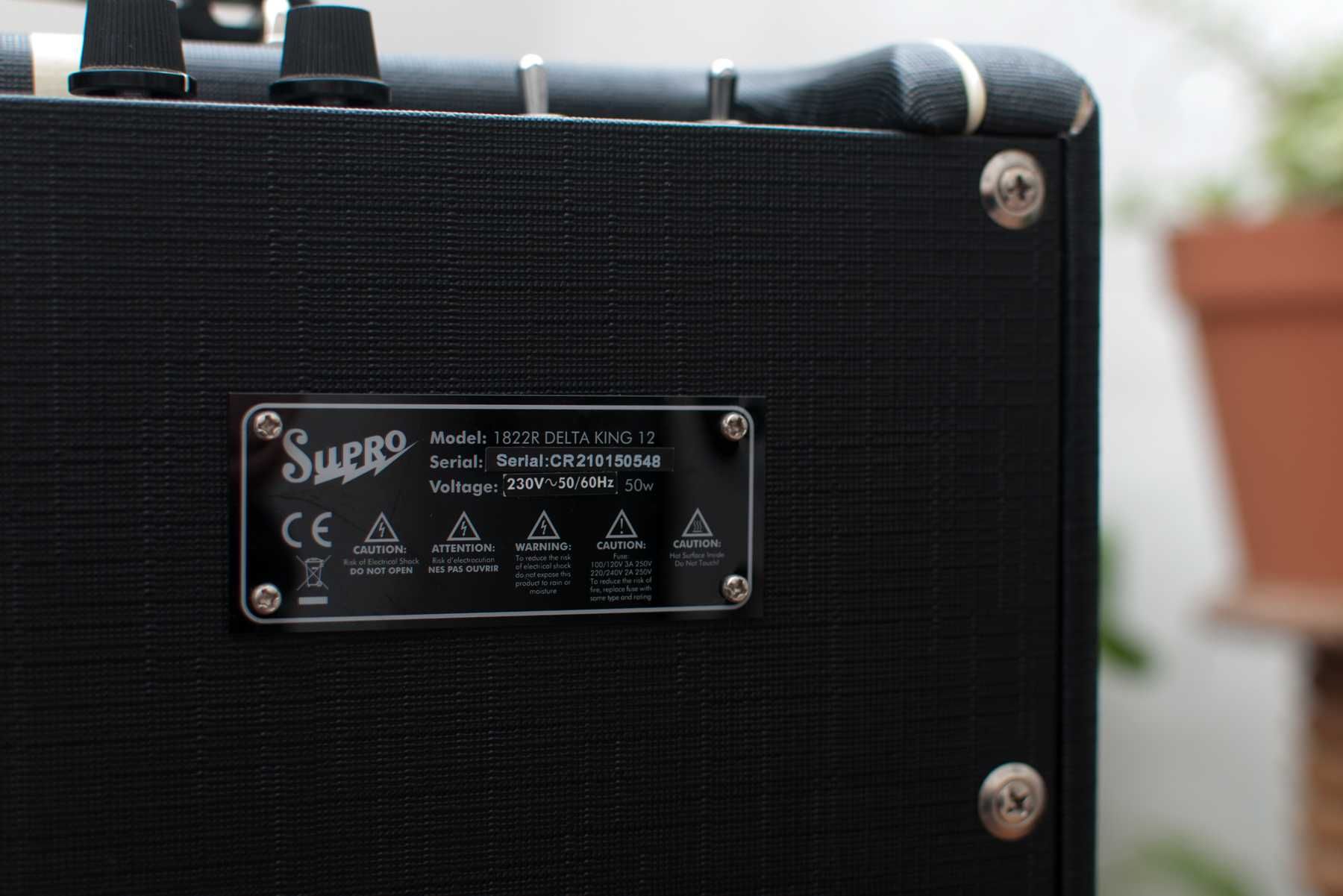 Supro Delta King 12 (Preto/Branco)